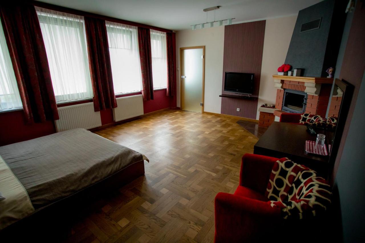 Restauracja Sonata Bed & Breakfast Zwierzyniec Bagian luar foto