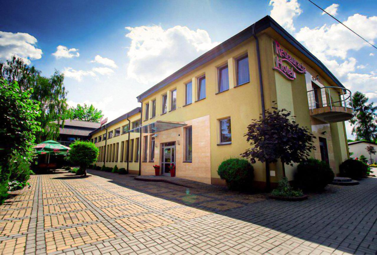 Restauracja Sonata Bed & Breakfast Zwierzyniec Bagian luar foto